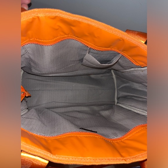 BRAND NEW ORANGE PUFFER BAG - Picture 3 of 3